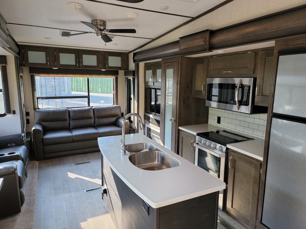 2020 Montana High Country 5th Wheel – Save On Fun